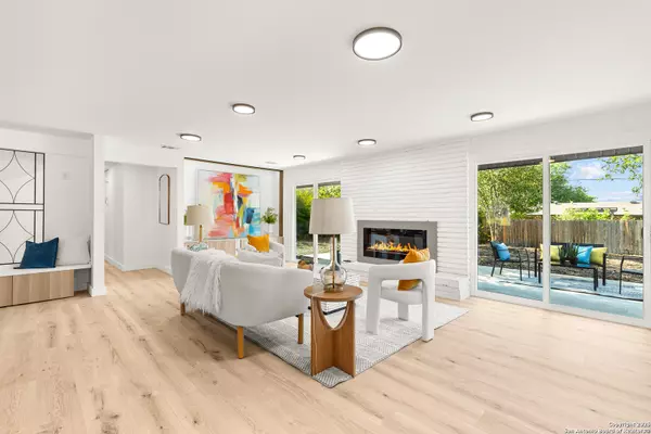 446 Spaceway Dr, Windcrest, TX 78239