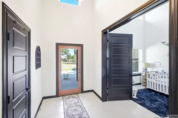 Bandera, TX 78003,418 Tawny Oak