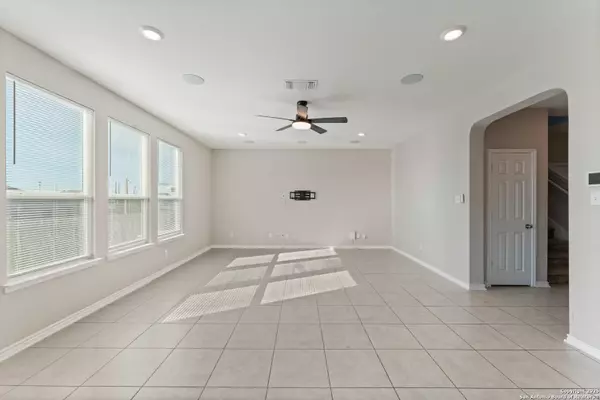 Converse, TX 78109,3355 Taurus Sky