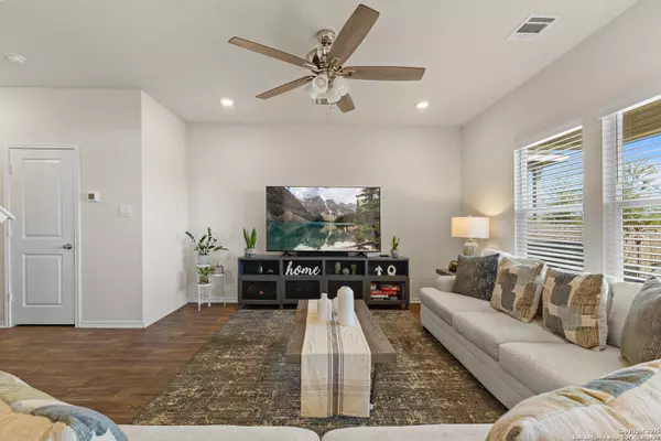 San Antonio, TX 78252,10618 Neversink