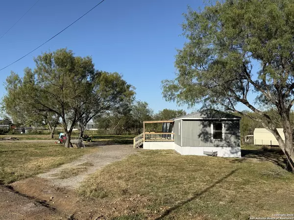 Atascosa, TX 78002,10704 Palo