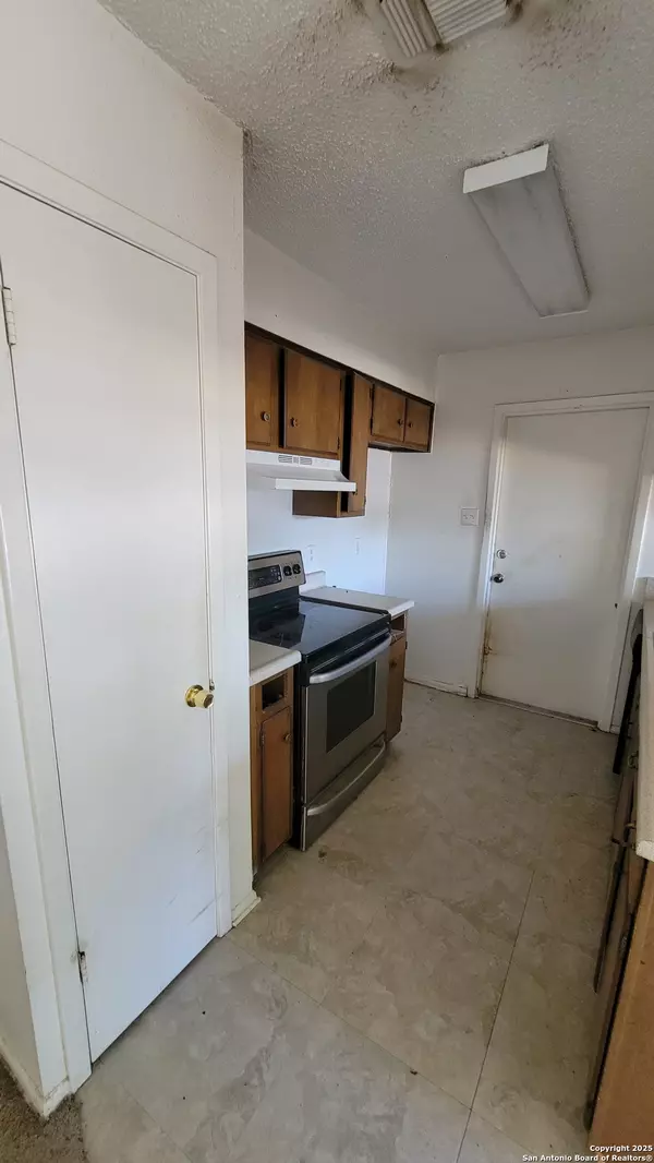 Live Oak, TX 78233,7526 Valley Oak