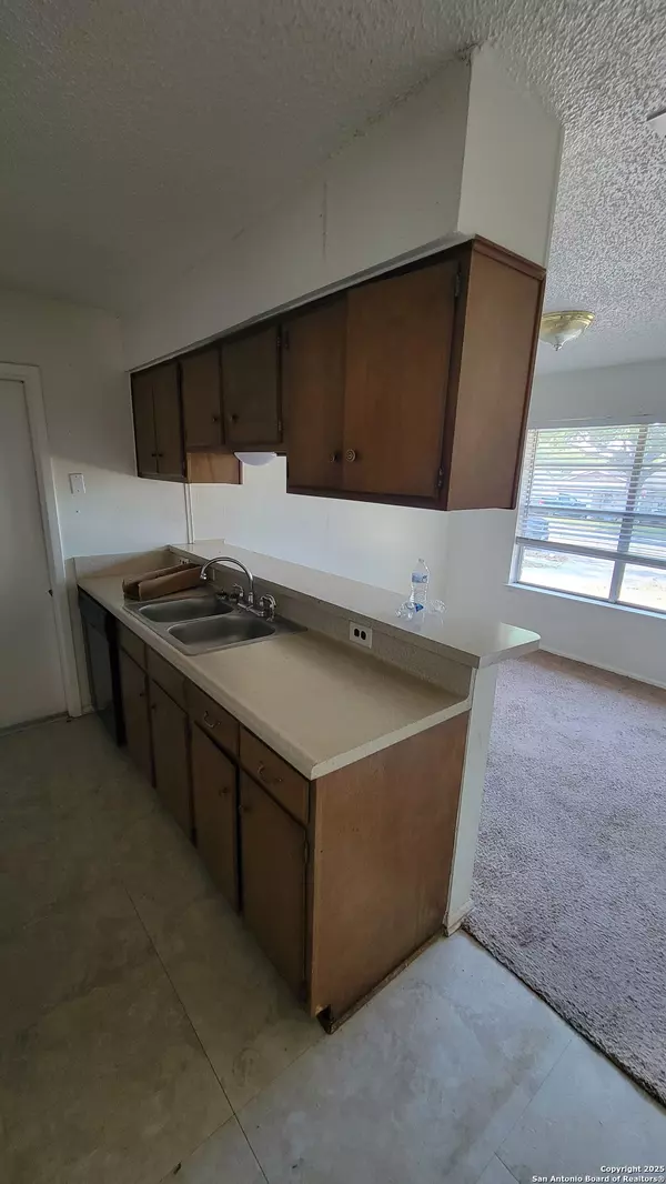 Live Oak, TX 78233,7526 Valley Oak