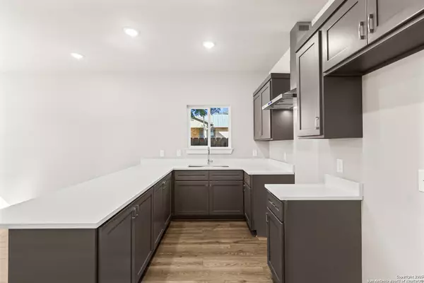 San Antonio, TX 78247,847 Porter St