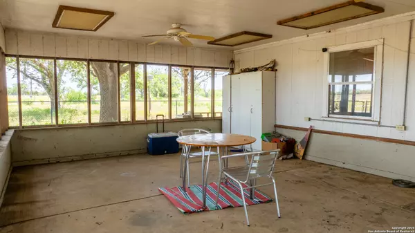 La Pryor, TX 78872,4843 FM 1436