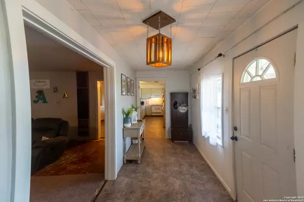 La Pryor, TX 78872,4843 N FM 1436