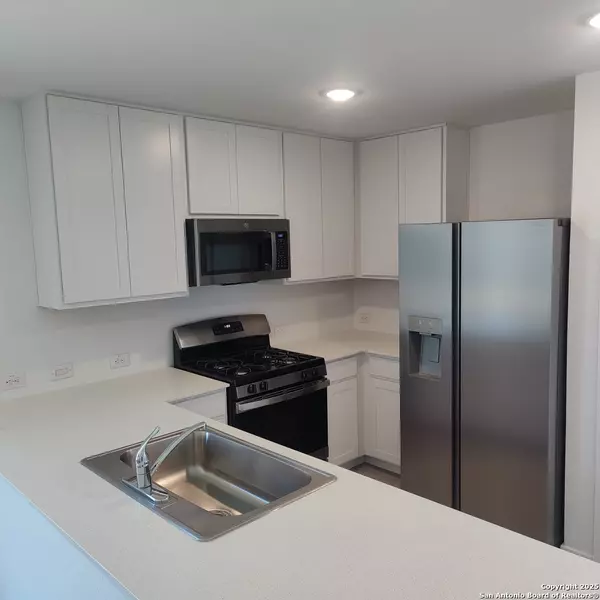 Converse, TX 78109,2227 Sulphur Rose