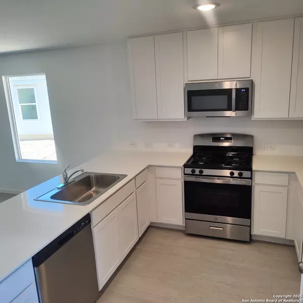 Converse, TX 78109,2227 Sulphur Rose