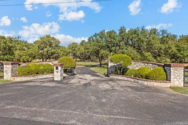 Fair Oaks Ranch, TX 78015,8040 Rolling Acres Trail