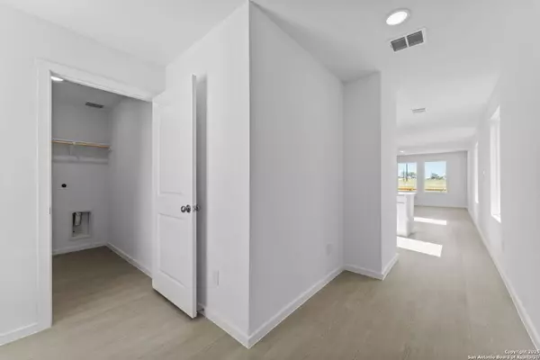 Converse, TX 78109,2214 Collins Aly