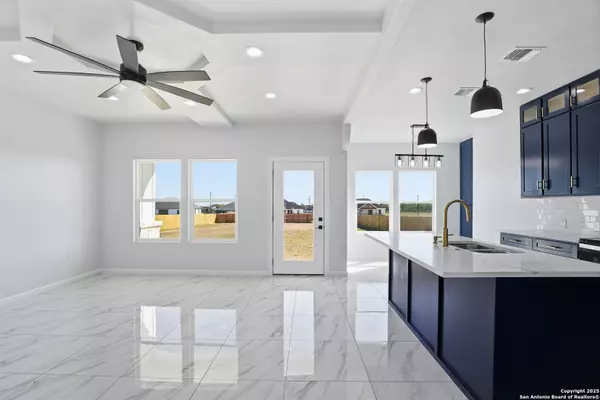 Atascosa, TX 78002,17114 Laguna Seca