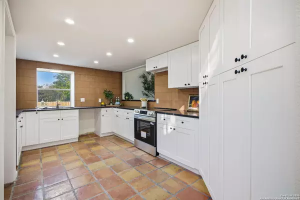 Windcrest, TX 78239,6302 Cypress