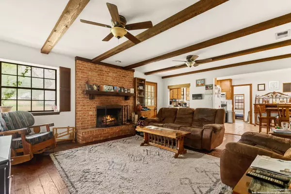 New Braunfels, TX 78130,517 Oakwood