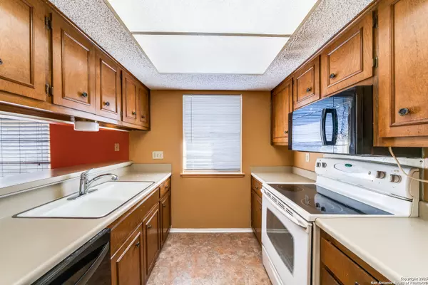 Kirby, TX 78219,5215 Vinecrest