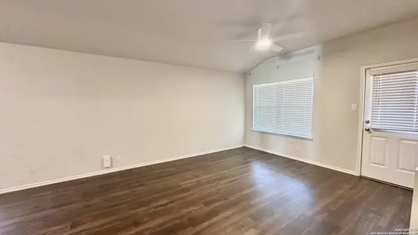 Converse, TX 78109,8211 Falcon