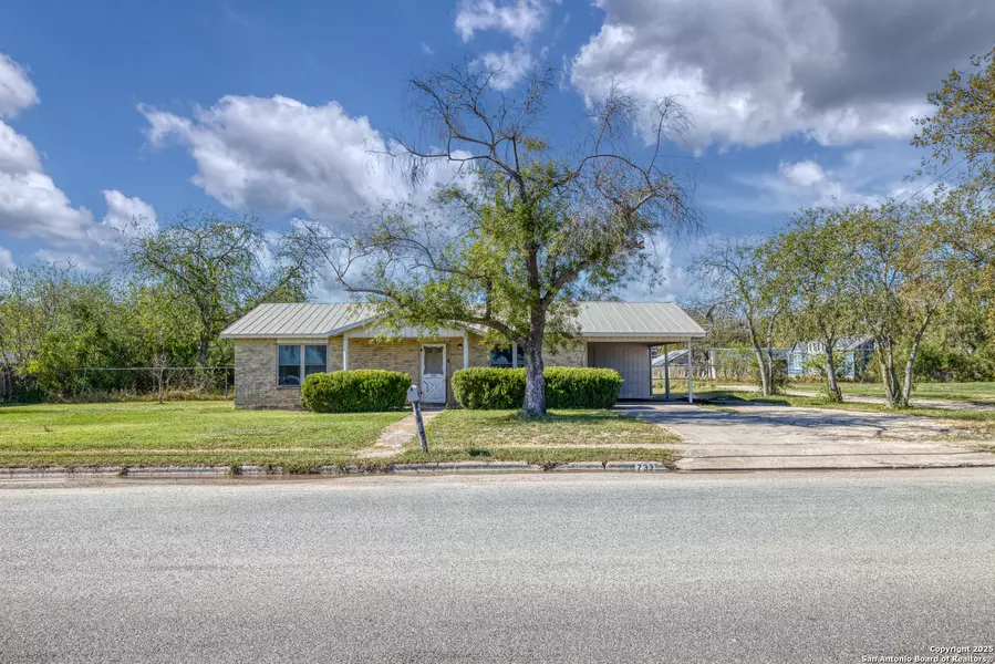 733 N Camp, Uvalde, TX 78801
