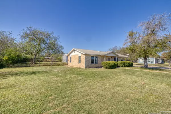 Uvalde, TX 78801,733 N Camp