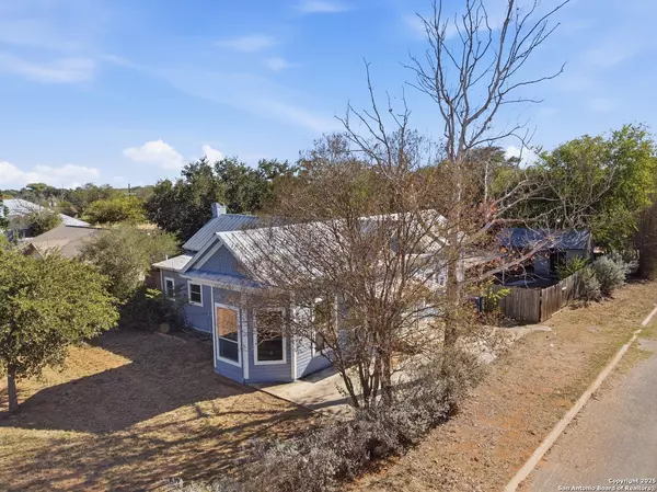 Pearsall, TX 78061,1004 E Colorado