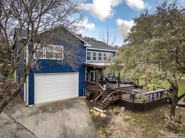 835 lookout, Lakehills, TX 78063