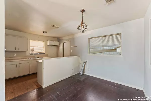 San Antonio, TX 78227,6614 Brownleaf