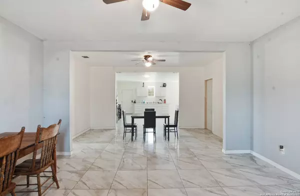 Uvalde, TX 78801,411 Daniel