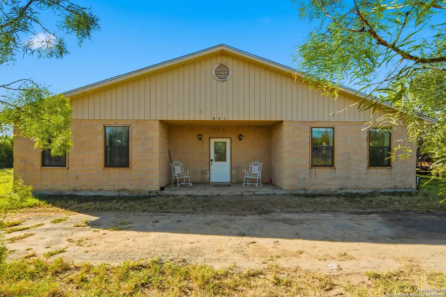 411 Daniel, Uvalde, TX 78801