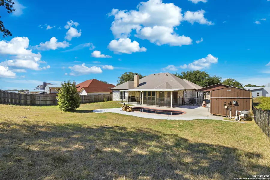 144 Las Palomas, La Vernia, TX 78121