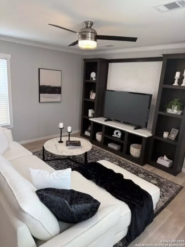 San Antonio, TX 78221,15949 Flores Curve