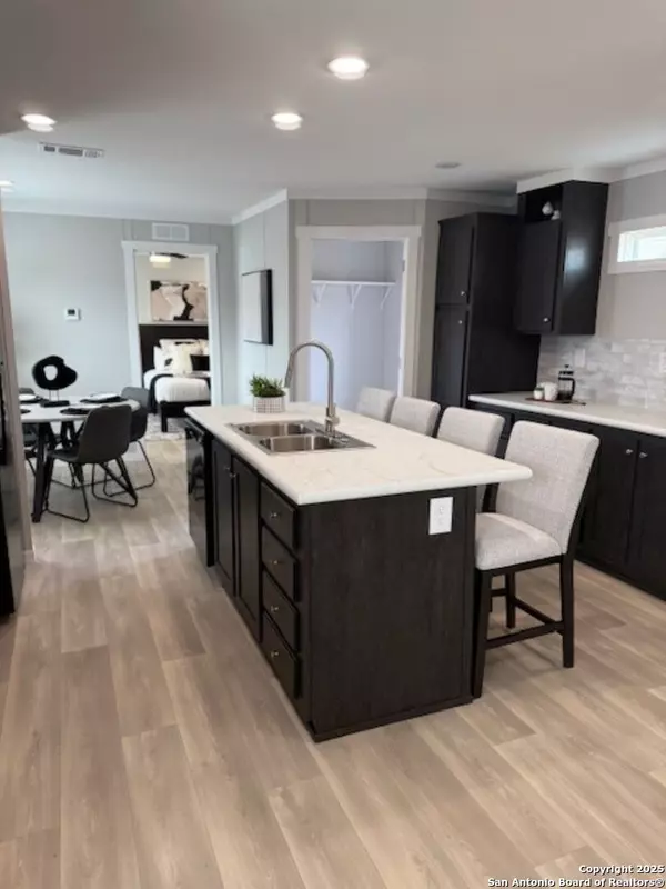 San Antonio, TX 78221,15949 Flores Curve