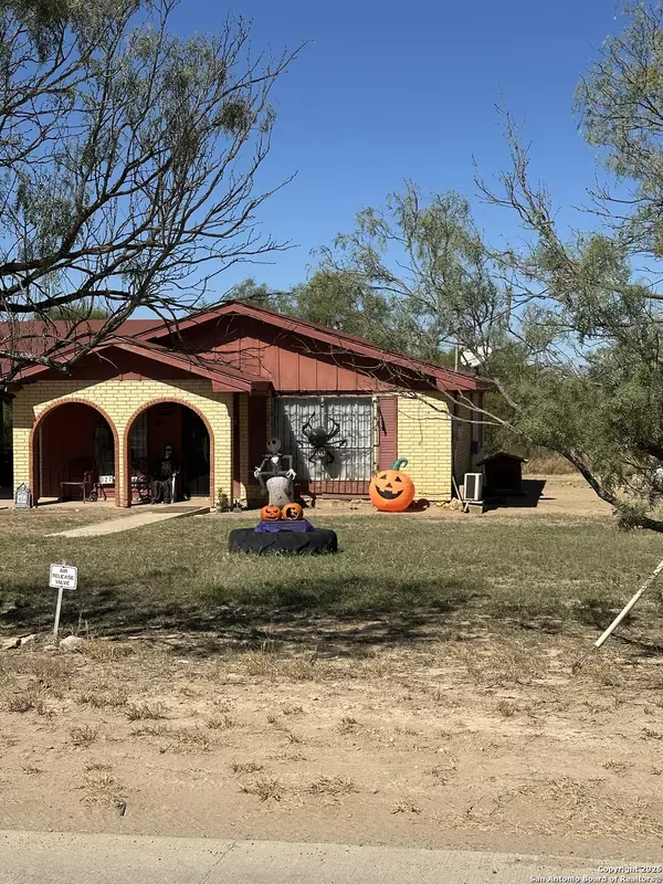 Carrizo Springs, TX 78834,327 Carrizo Hill