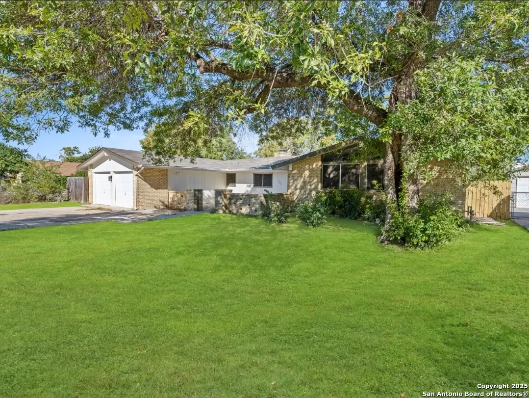 Windcrest, TX 78218,5003 Round Table