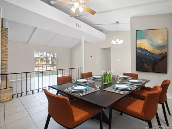 Windcrest, TX 78218,5003 Round Table