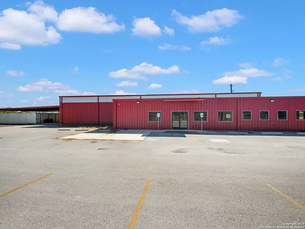 Knippa, TX 78870,6411 Highway 90