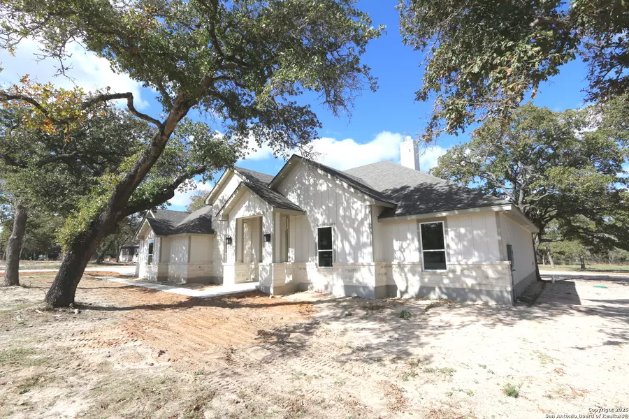 157 Hondo Vista, La Vernia, TX 78121
