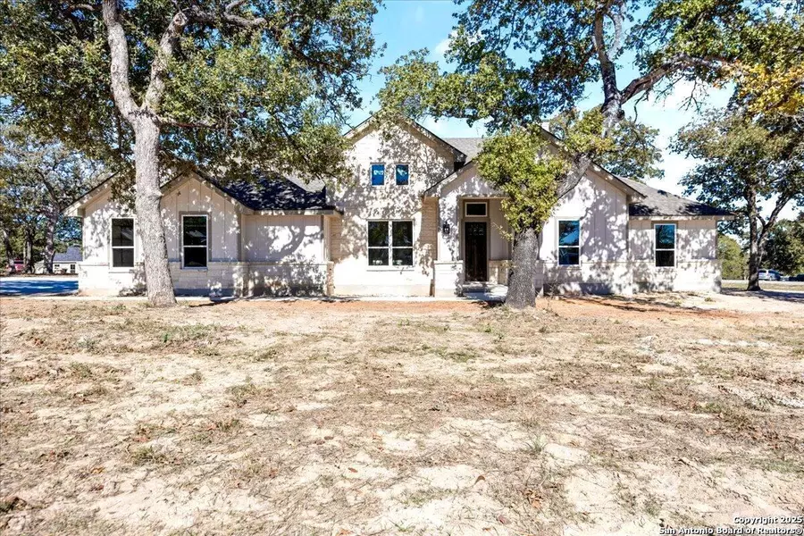 157 Hondo Vista, La Vernia, TX 78121