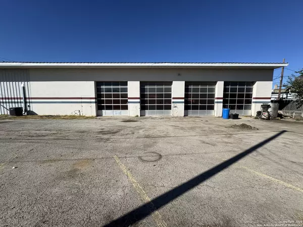 Uvalde, TX 78801,109 Oak