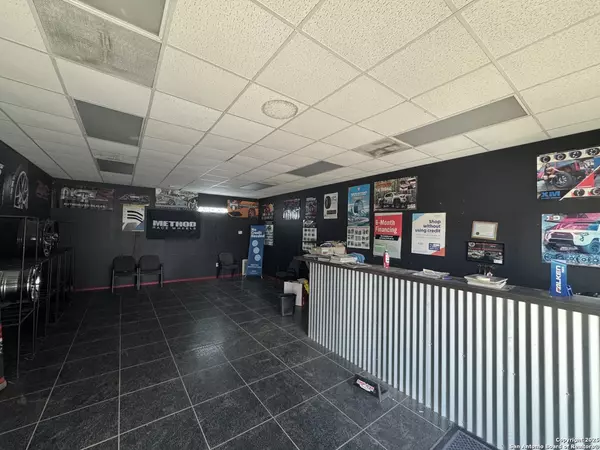 Uvalde, TX 78801,109 Oak