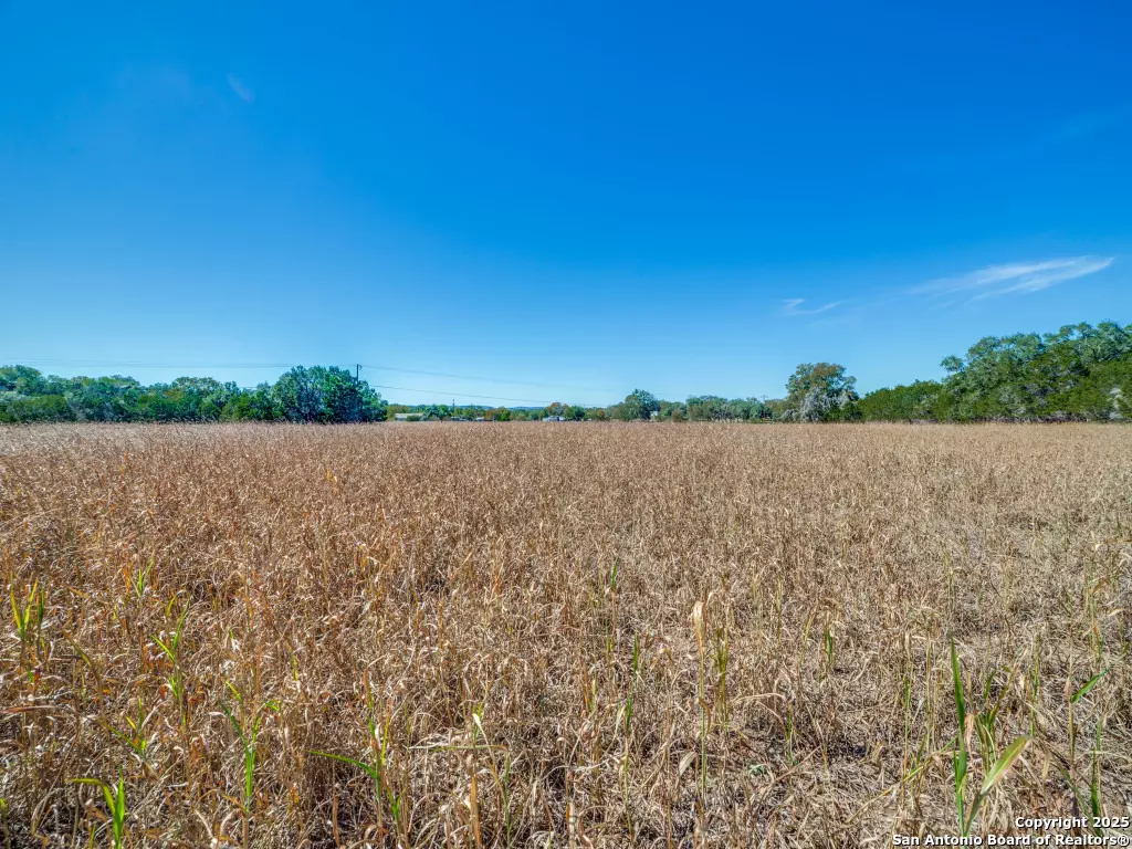 Pipe Creek, TX 78063,475 Oakridge Lane