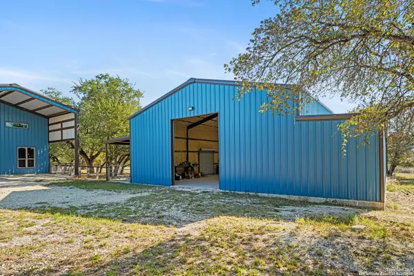 Natalia, TX 78059,144 County Road 7725