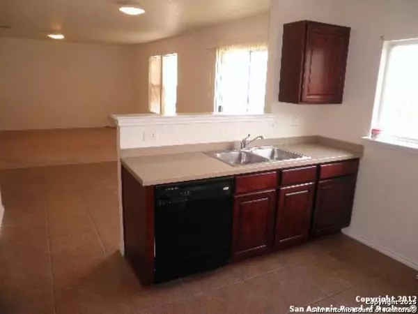 Converse, TX 78109,9611 Copper Falls