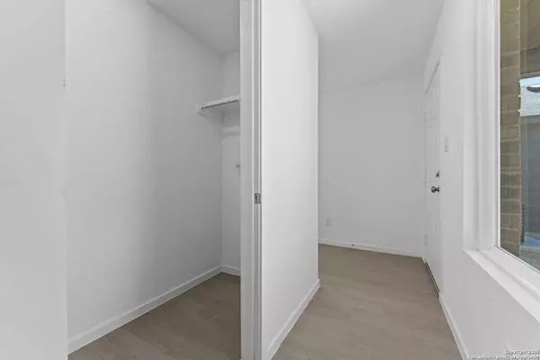 Converse, TX 78109,2206 Collins Aly