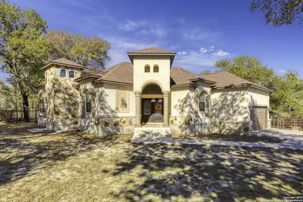 105 Saddle Up Circle, La Vernia, TX 78121