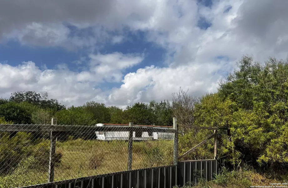 1419 Kayroe, Adkins, TX 78101