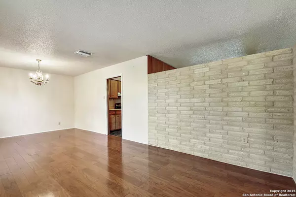 Live Oak, TX 78233,323 Shin Oak