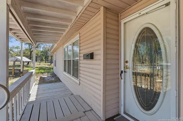 Floresville, TX 78114,142 Lost Springs