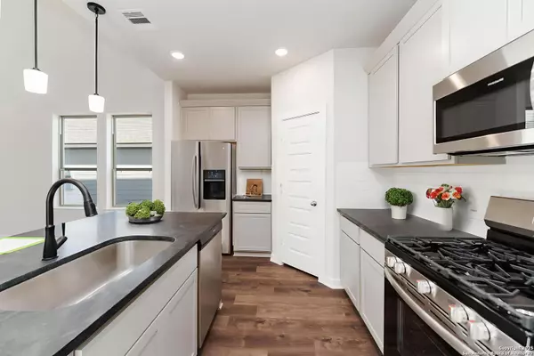 Elmendorf, TX 78112,8922 Hazel Birch