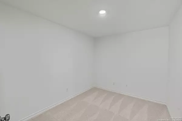 San Antonio, TX 78245,5123 Flight Sail