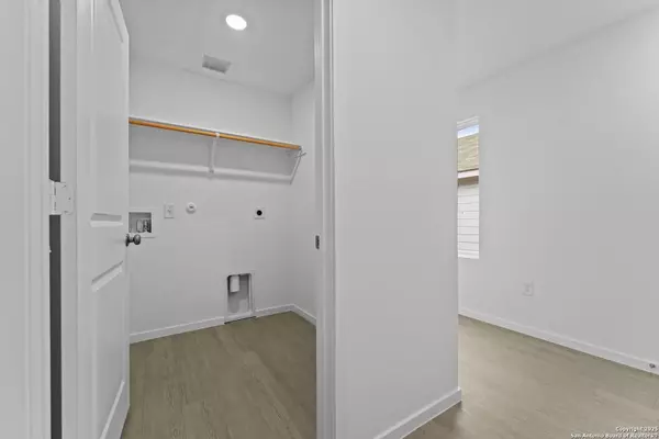 San Antonio, TX 78227,7107 Brownleaf Dr