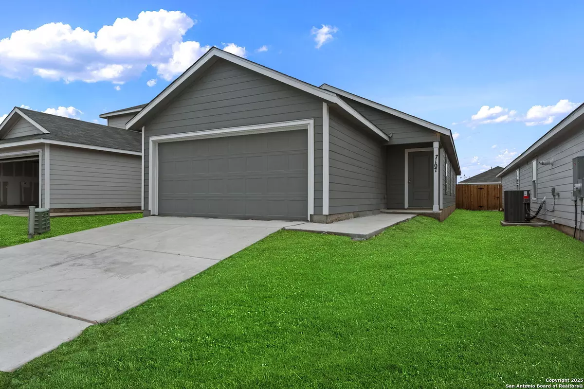 San Antonio, TX 78227,7107 Brownleaf Dr