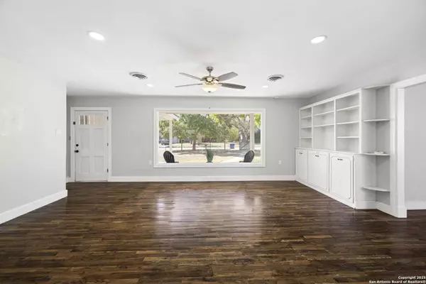 Kerrville, TX 78028,512 Ruth St